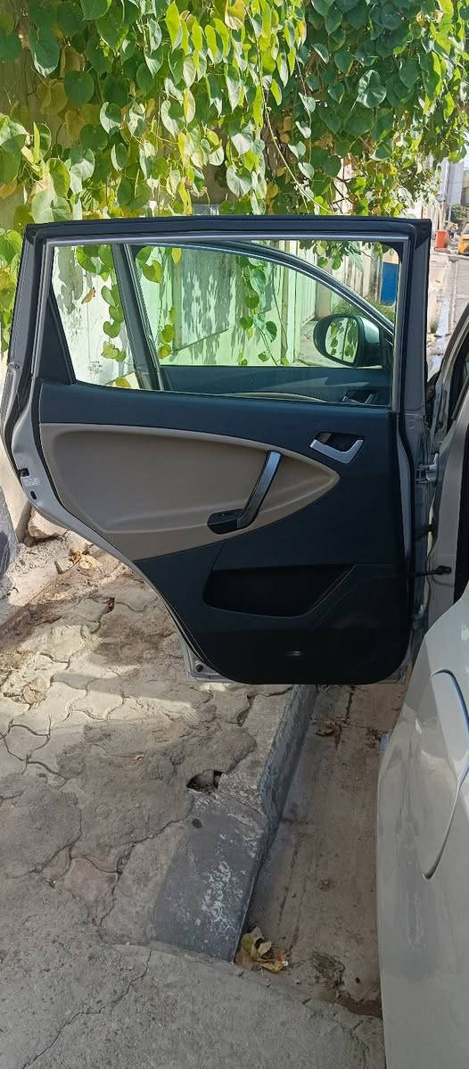 السلام عليكم سياره جيلي عليه موديل 13 فول الفول فتحت سقف تحكم ستيرن كراسي جلد تتفئه وتبريد بل كراسي كهربائي اشاير بل مري كراسي الوره قلاب 5راكب جنطه كهربائي سنوية لل 28 رقم سليمانية نكليزي وكاله وتحويل تخم تاير جواه محوره مكينه وكير نيسان سني 4سلندر هيه اصل 4 انسه صرف البانزين بيه جملغ السايق صبغ وشويه من الباب السايق السياره موجوده بكركوك بيتيخوبغداد دوامي *********** السعر78 مراوس عادي
