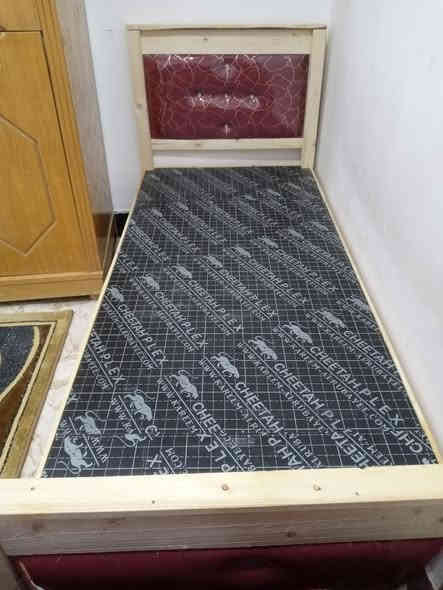 كنتور سنديان كويتي خشب معا سرير نفر عدد ثنين نضيفات وبدون ضرر ***********
