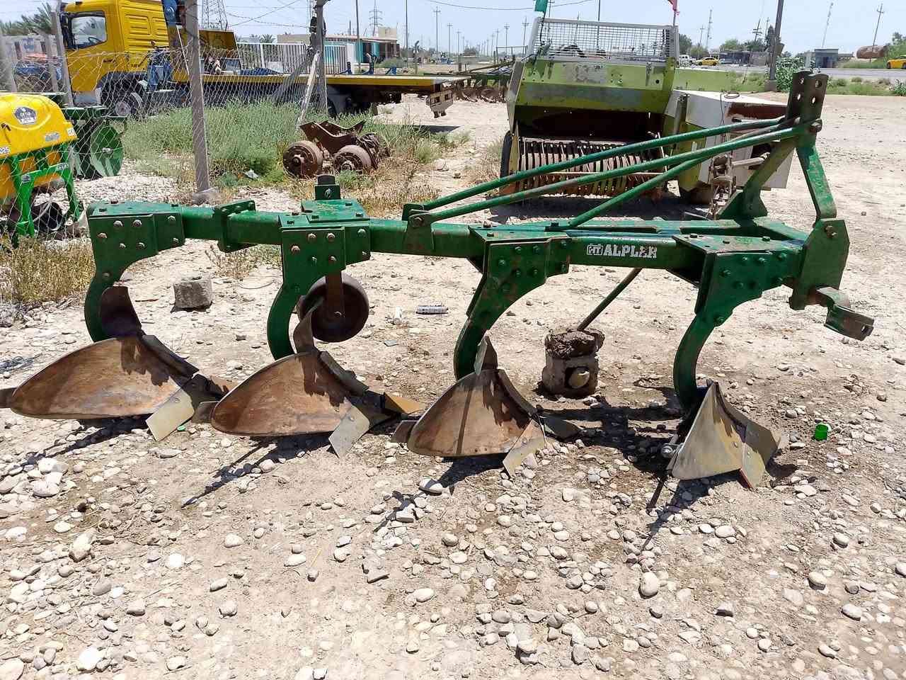 معرض لشمري للبيع فدان تركي حجم 16في العزيزية (***********(***********
