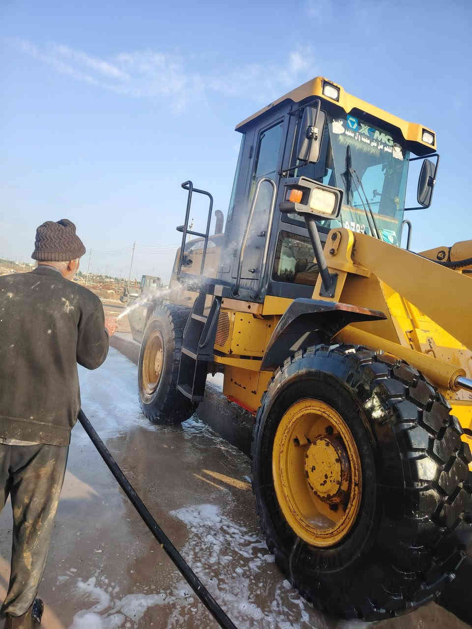 زت يل البيع موديل 15 تخم تاير
سنويه ال 28 مكان واسط ورقمه واسط المكينه حله من صوره بيه نقص بس ربل بوش تعبر ماي عل مكينه تواصل ***********
