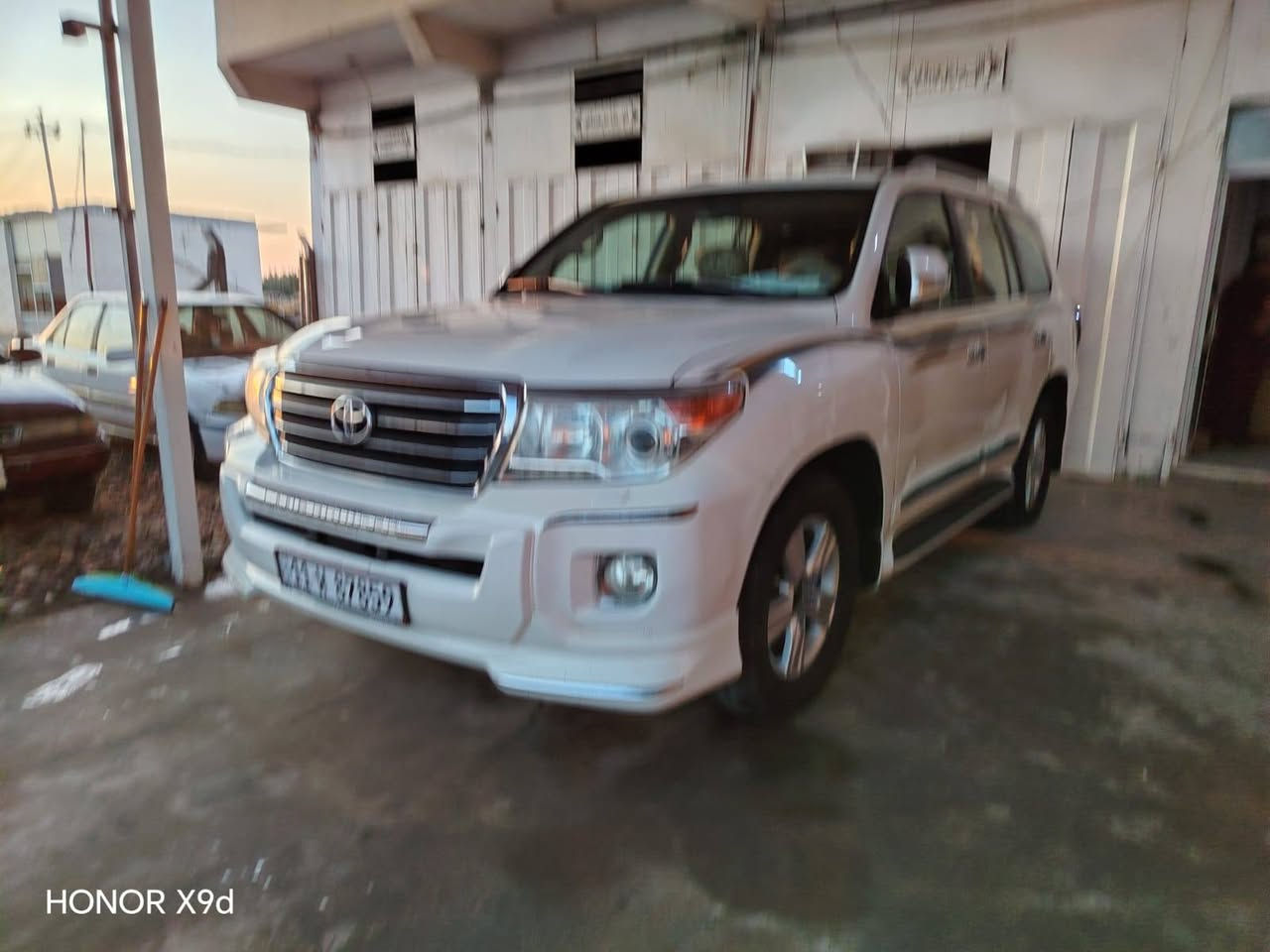 لاندكروز2014 رقم بغداد بسمي محرك8 4600.   *********** السعر 350
