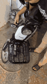 دراجه شحن للبيع تركتها والبطاريه هبطت لان محد يستخدمها امانة الله استخدمتها اسبوع وتركتها السعر 175 ***********
