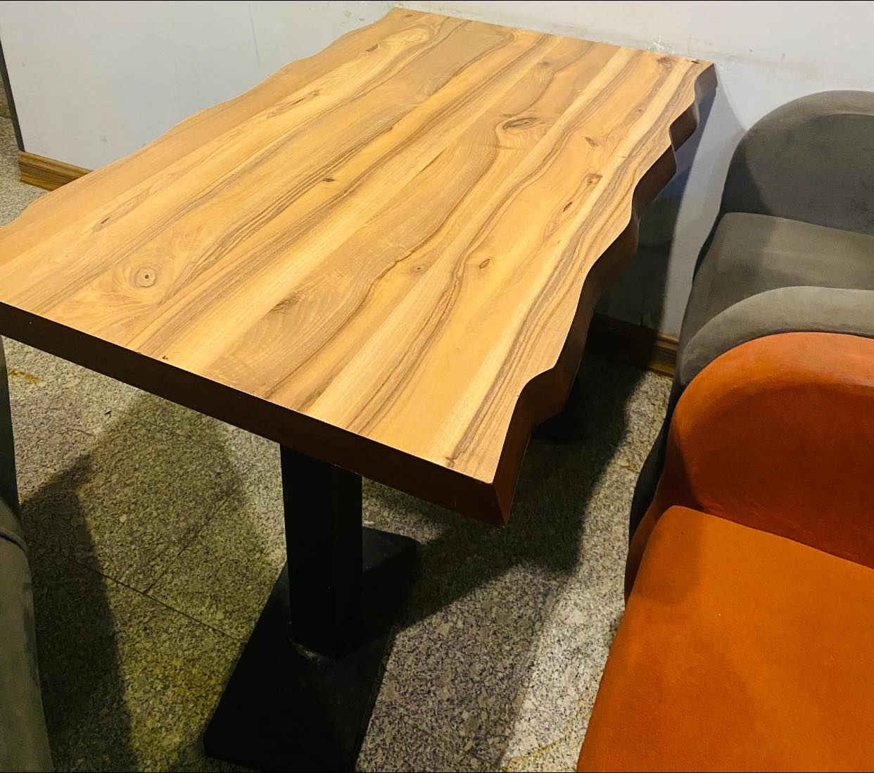 شلعة 65 كرسي الواحد ب25 القنفات الوحدة ب50
طاولات 33 وحدة شلعة ب75
واتساب ***********
