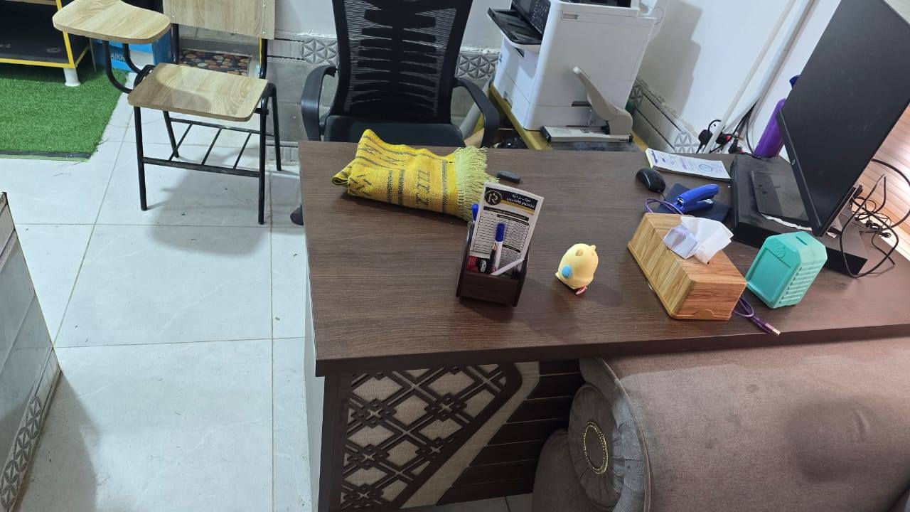 مكتب كبير وكرسي اخو جديد نظيف السعر ١٢٥ والكرسي ب ٢٥ الف


**إذا كنت صاحب هذا الإعلان وتريد حذفه لأي سبب، رجاءا أرسل رسالة إلى الدعم الفني**