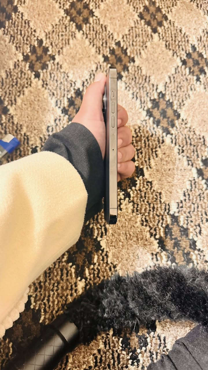 سلام عليكم.                                                                   13ايفون بطاريه81.                                               السعر680وبه مجال.                                                      الشراي يتصل عرقم   ‭0784 015 1411‬
