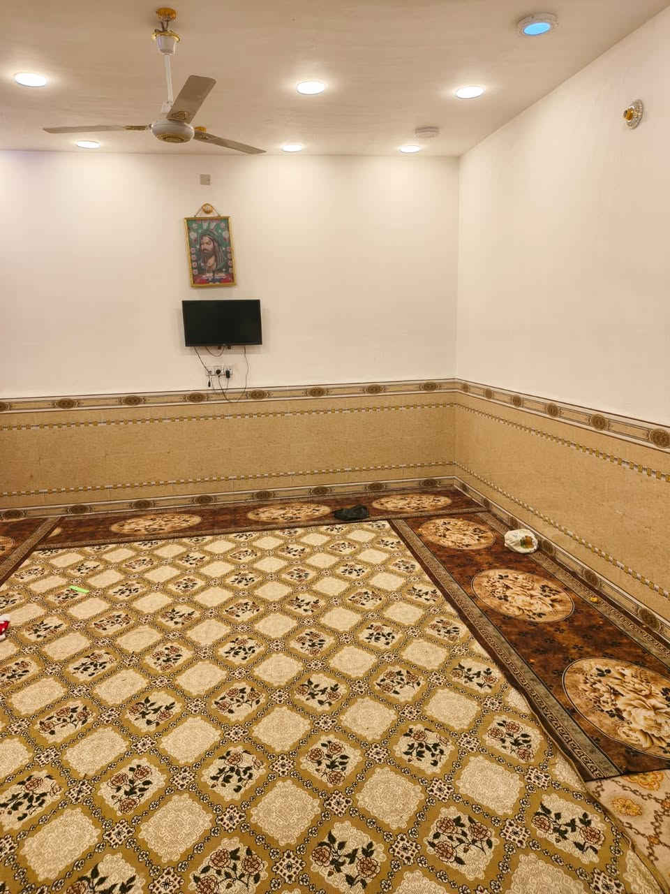 بيت للبيع بالفداء بناء حديث اول ماتنزل شارع ابولبنان ركن على ساحه وشارع 15 قرب موكب آئمة البقيع مساحه 200 بالطابو واقع حال 300 متر السعر 190 وبيه مجال للأستفسار *********** مكتب البدري للعقار
