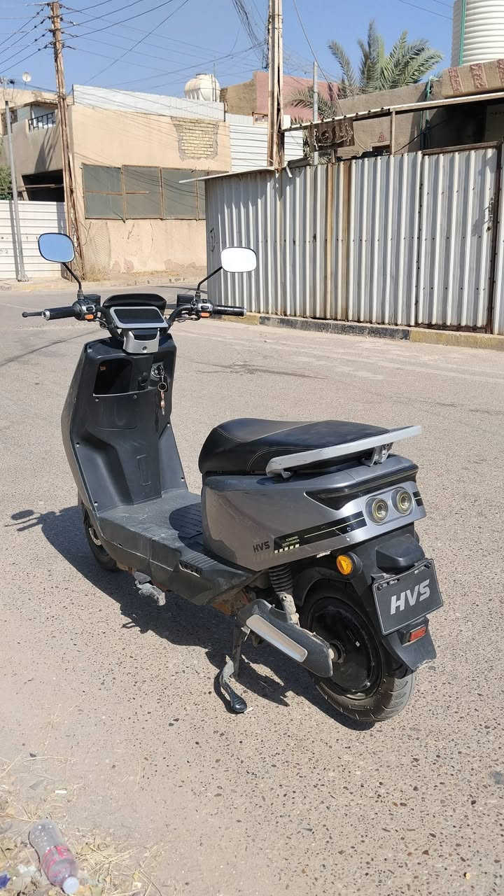 للبيع دراجة HVS شحن بحالة ممتازة 

🔋 6 بطاريات نيكل (مبدلات جديد، حالها حال الزيرو) 
⏳ مدة الشحن: 6 ساعات 
📍 المدى: لحد 80 كم بالشحنة الواحدة

⚙️ المواصفات:

✅3 سرعات
✅السرعة القصوى 100 كم/س
✅سويج & بصمة
✅تشغيل عن بُعد
✅رجوع للخلف (Reverse)

 ملاحظة: بيها خلل بسيط بالبريك الخلفي ينزل من سعرها

💰 السعر: 600 الف

📍 الموقع: بغداد

📞 للتواصل: واتساب ***********
