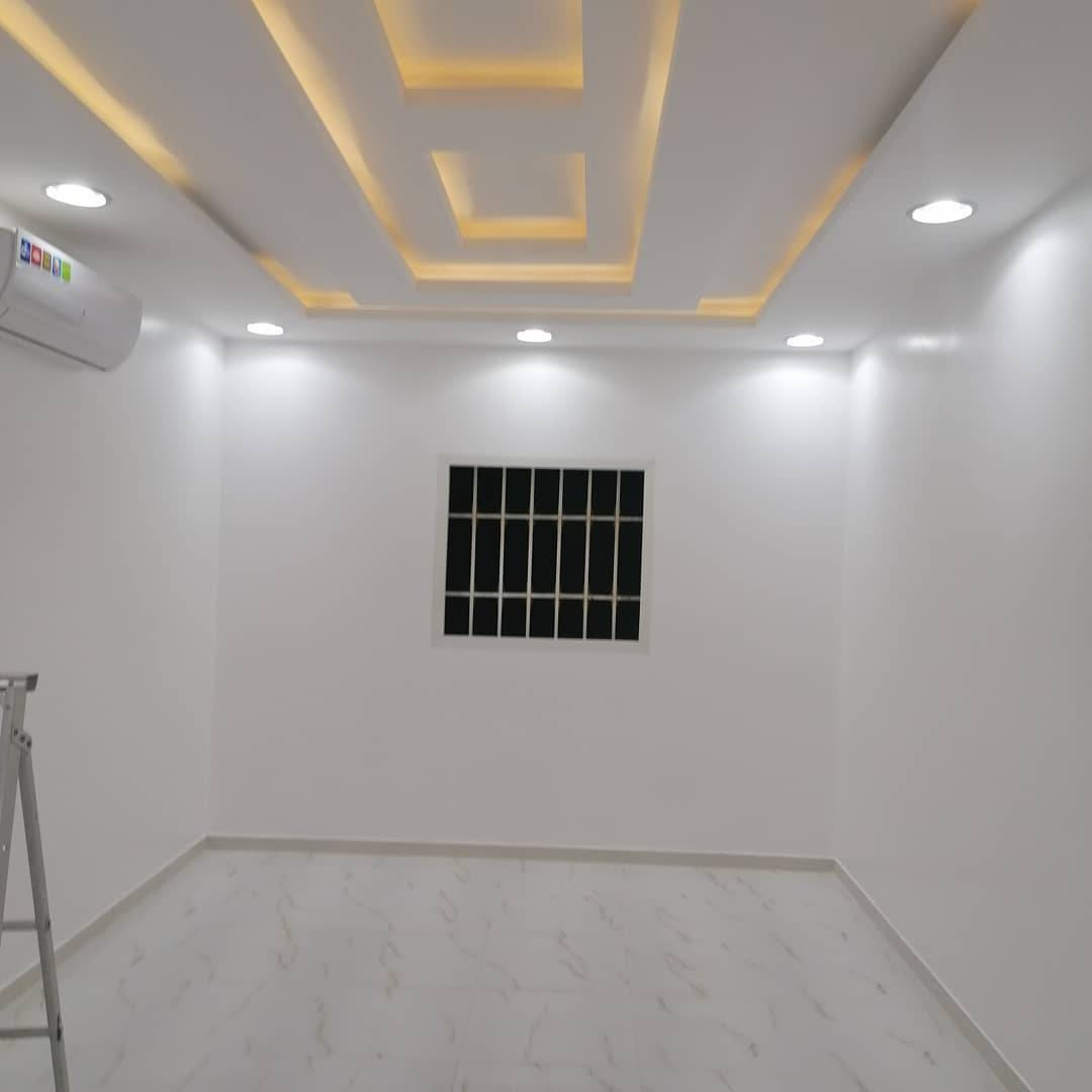 صباغ متفرغ للعمل معجون ستن بنتلايت بلاستيك نعمل جميع الاصباغ 
***********
