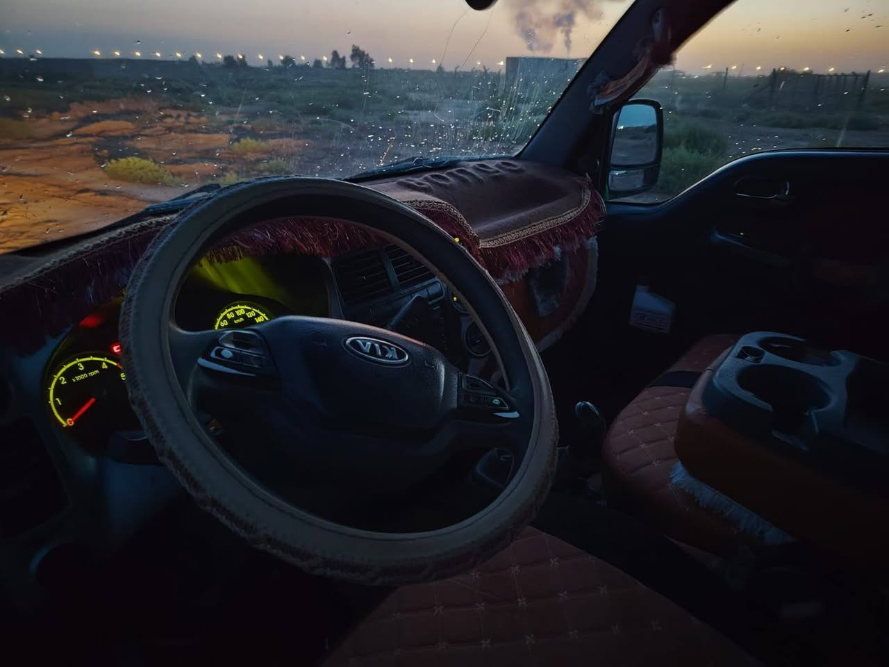 كيه حمل للبيع ٢٠١٣ رقم  واسط السنويه لل ٢٨ تخم تاير صدر جديد تبريد السياره مال جناي ماتصرف عليها الف كبل لشارع السعر ٩٥ بدون محجر ***********    *********** الزبيديه  حي الشهداء السياره خرفتها توني متوشمه وباتري جديد
