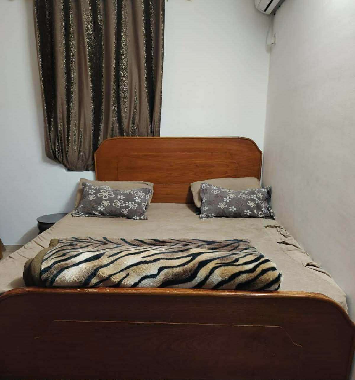 غرفه نفرين صاج للبيـع
كلش نضيفه
٤ قطع
كنتور+ سرير+ ميز + زاويا
بدون اي ضرر
بدون دوشك
سعر
٣٥٠ الف
...
متوفـر خدمة توصيل داخل بغداد وداخل مجمـع بسماية السكني ❤️🚘
للاستفسار خاص او عن  طريق رقم الهاتف واتساب فقط 
***********📞
