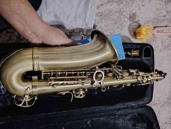 🎷 ساكسفون احترافي للبيع – خامة فاخرة وصوت خيالي!
عيش اللحظة... بصوت يلامس الإحساس!

✨ المواصفات:
✅ تصميم احترافي بلون معدني لامع
✅ مفاتيح ناعمة وسهلة للعزف
✅ يأتي مع ريش إضافية + أدوات تنظيف
✅ مناسب للهواة والمحترفين
✅ محفوظ في حقيبة مبطنة للحماية والتنقل

🎁 الحالة: جديد
💰 السعر  150 الف
📍 التوصيل متوفر إلى جميع المحافظات

📞 للطلب أو الاستفسار: [***********]
📲 متوفر على واتساب / فيسبوك /
