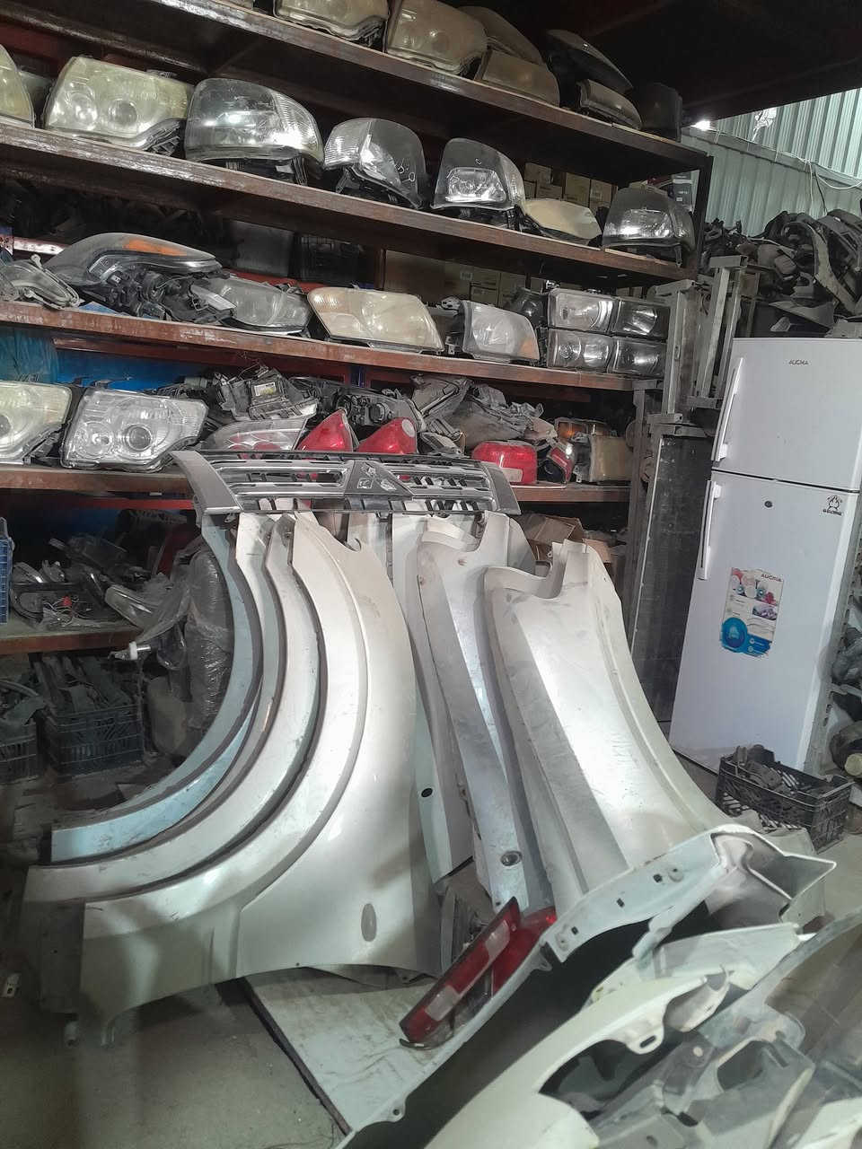 السلام عليكم جملة و مفرد قطع غيار مسيوبيشي عام بيكب باجيرو كلنت لانسر ***********
