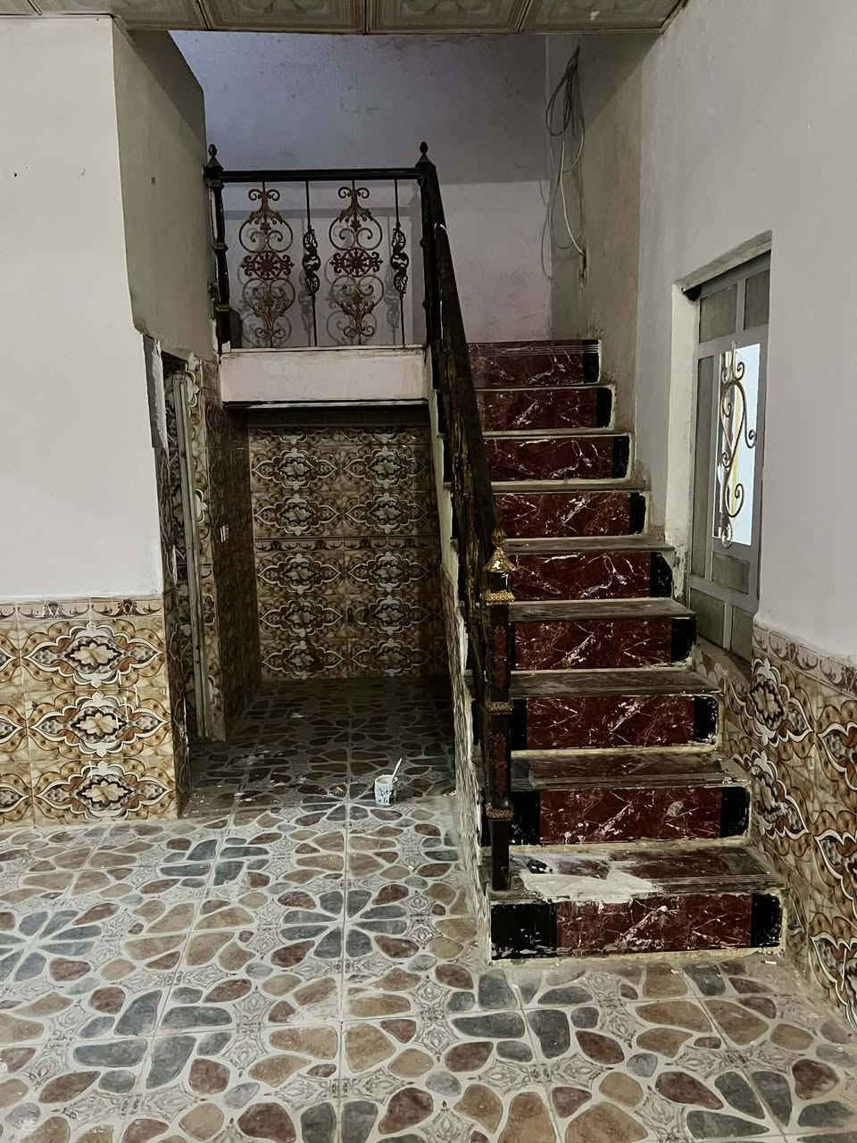 بيت بسديناويه مقابل مرطبات الملاك 200متر زراعي. خدمات ماي وكهرباء ومجاري وانترنيت بناء بلوك عكاده رقم ***********
