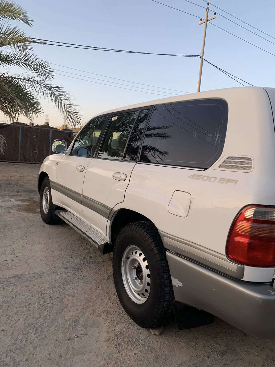 لاندكروز 99
فول  عادي كير مكينه شرط

جام كهرباي  دواخل بيجي صاج 

3قطع تبريد ثلاجه  

دبل اسبير منظومه غاز 80

سعر120وبيهه مجال ***********
