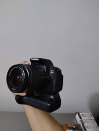 📸 للبيع كاميرا Canon 700D كاميرا كانون 700D بحالة جيدة جداً، مناسبة لل...