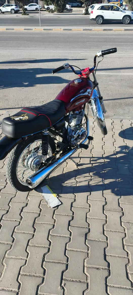 دراجه البيع صاصي أحمد اشهاب دراجه تعمير جديد زيرو بل جيس البيع اني مكلف بل نشر اتصلو عله راعيها ***********،، السعر ٨٥٠ ،، وبيها مجال
