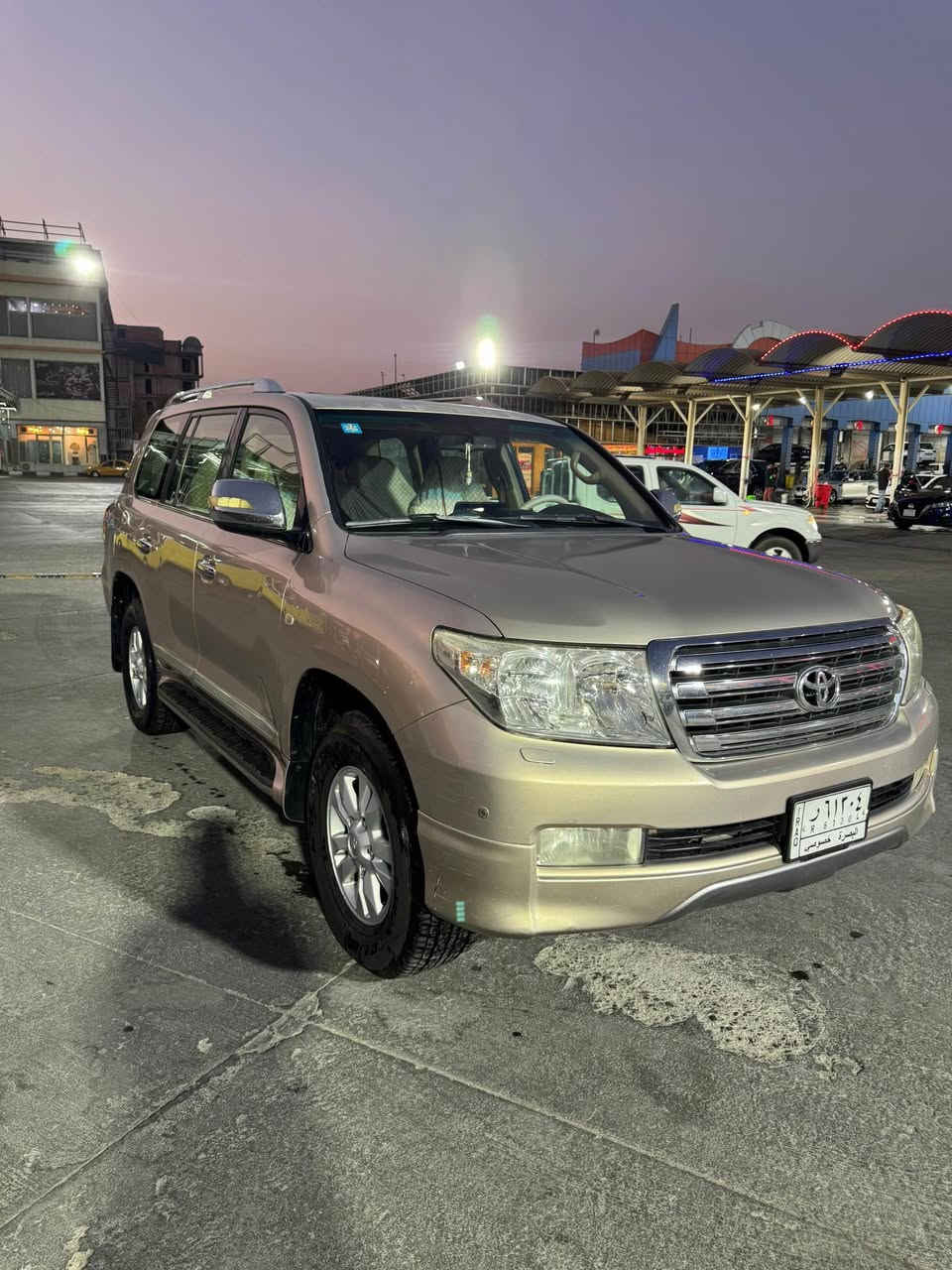 سيارة لاندكروزر gxr بربميه ام الطفايه للبيع موديل 2009  لون ذهبي رقم بصره بأسمي جاهزه للتحويل مكفوله كفاله عامه من كل شي حتى الدعاميات مكفولات كل شي بالسياره على وضع الشركة ماشية 200 الف كيلو مكينه 6 سلندر السياره موجوده بالبصره السعر المطلوب 285 ورقه وبيها مجال 
للاستفسار *********** البصرة, العراق
