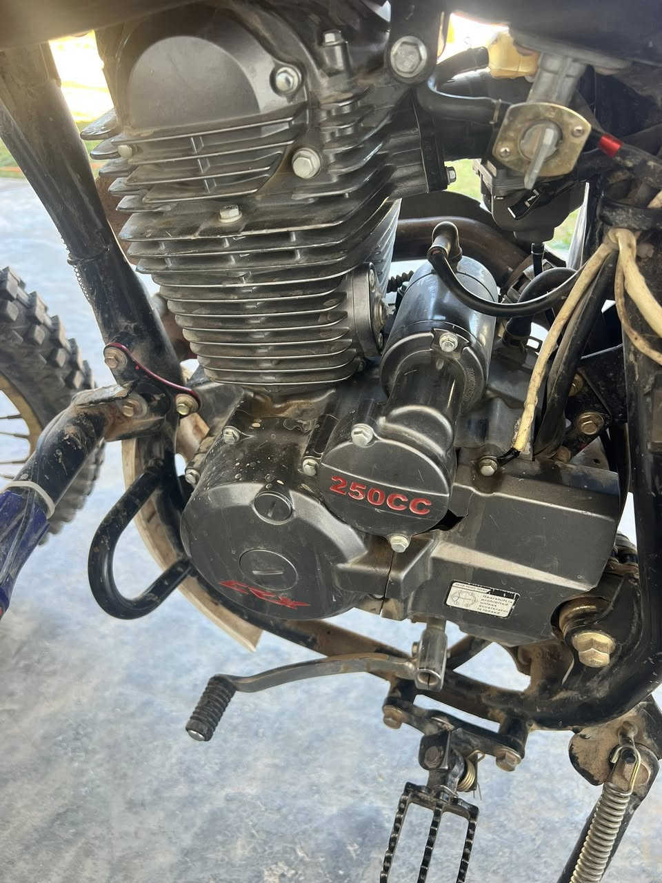 السلام عليكم ورحمة الله وبركاته قفاز سي ار كس البيع كلو شرط موديل 2025ما يعوزو شي بس شقل وطلع موطور نضيف حيل السعر مليون 50وبي مجال الشراي مكاني الحاج علي الشراي ينتصل عل رقم ***********
