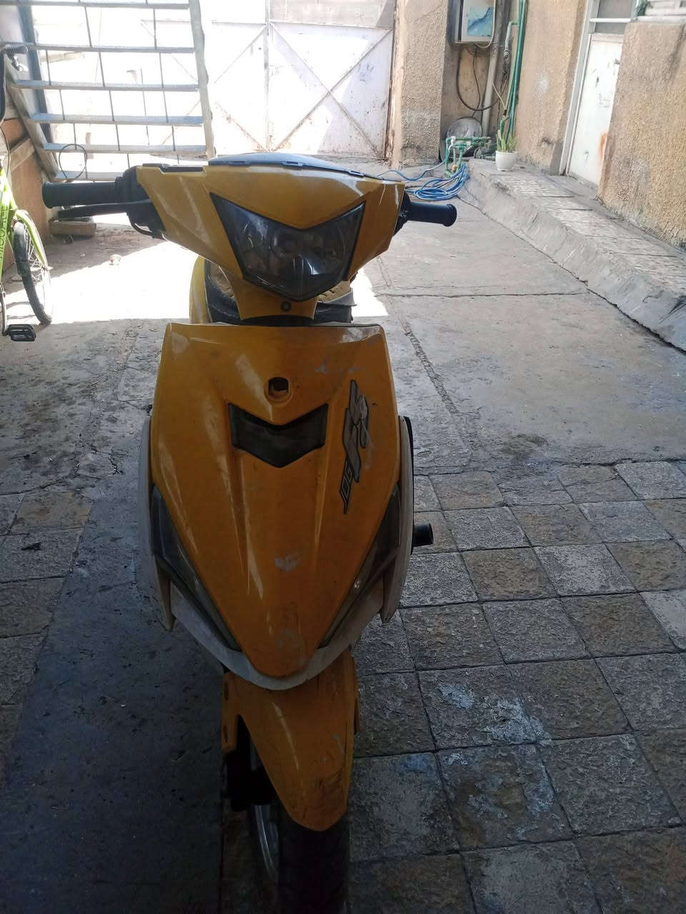 للبيع دراجه كوم حديد متروكه السعر ٢٠٠الف رقم الهاتف ***********
