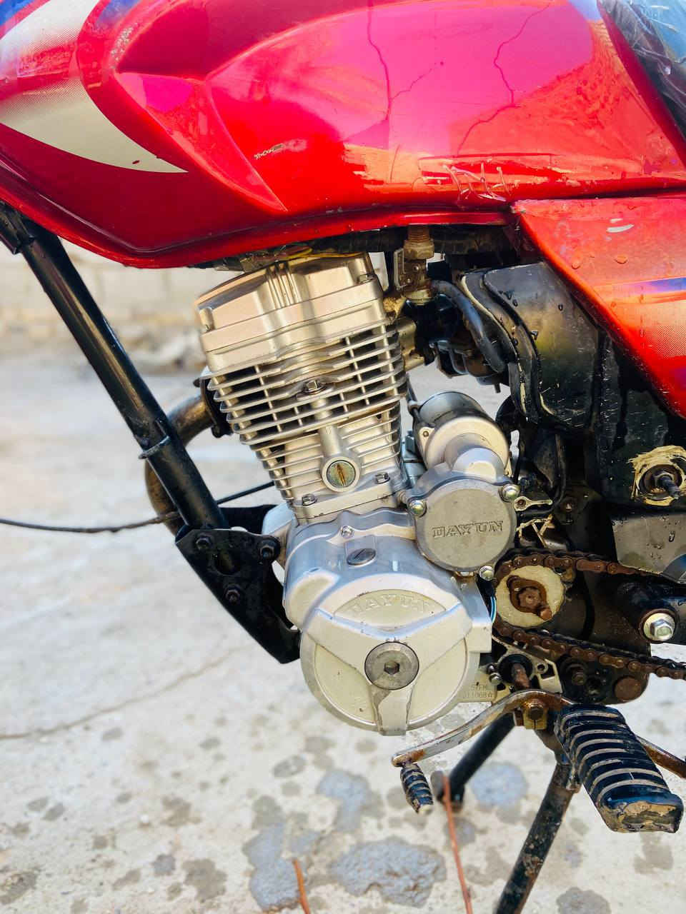 يالله
سلام عليكم دايون عضم مديل 21 للبيع
مكينه خير من الله خسره ومامفتوحه
نقصه فقط ليت امامي ودشبول وباقي شغال
مكاني القاسم ناحيته طليعه 
رقمي
***********
سعر 525 وبيه مجال
بدون اوراق بليته ورقم شاصي بيه
