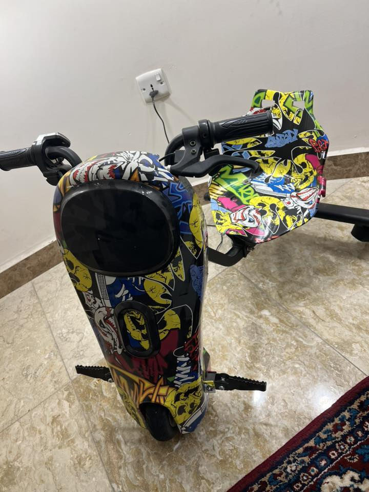 السلام عليكم
سكوتر درفت شحن للبيع استعمال شهر 
العنوان زيونه 
السعر ١٧٠ بي مجال 
***********
