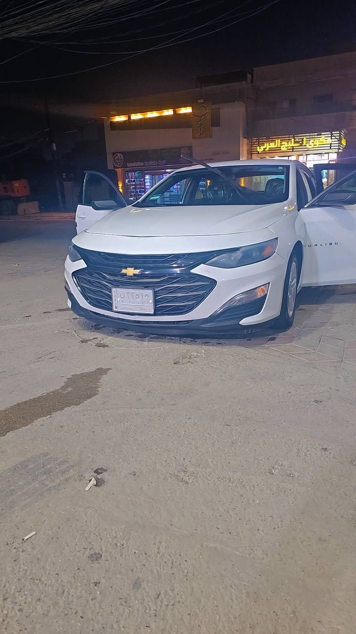 ماليبو ٢٢ ls 
بدون ايرباك قطعه وحده صبغ
ماشيه ٦٠ الف ميل 
السعر ١٣٠ 
الامين الثانيه 
***********
