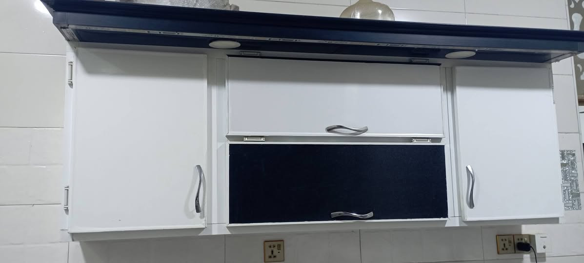 كاونتر مترين مع ملحق مترين وسنك مرمر متر ونص الاتصال على***********
