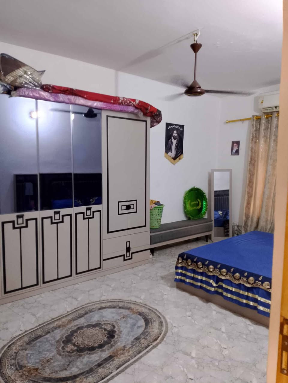 بيت طابو زراعي سند ٢٥ مساحتة ٣٠٠م قرب ساحة الشعائر يحتوي ع غرفتين نوم وصالة واستقبال ومطبخ بناء بلوك وعكادة 
للأستفسار ***********/***********
او مراجعة مكتب أمتار للعقار
