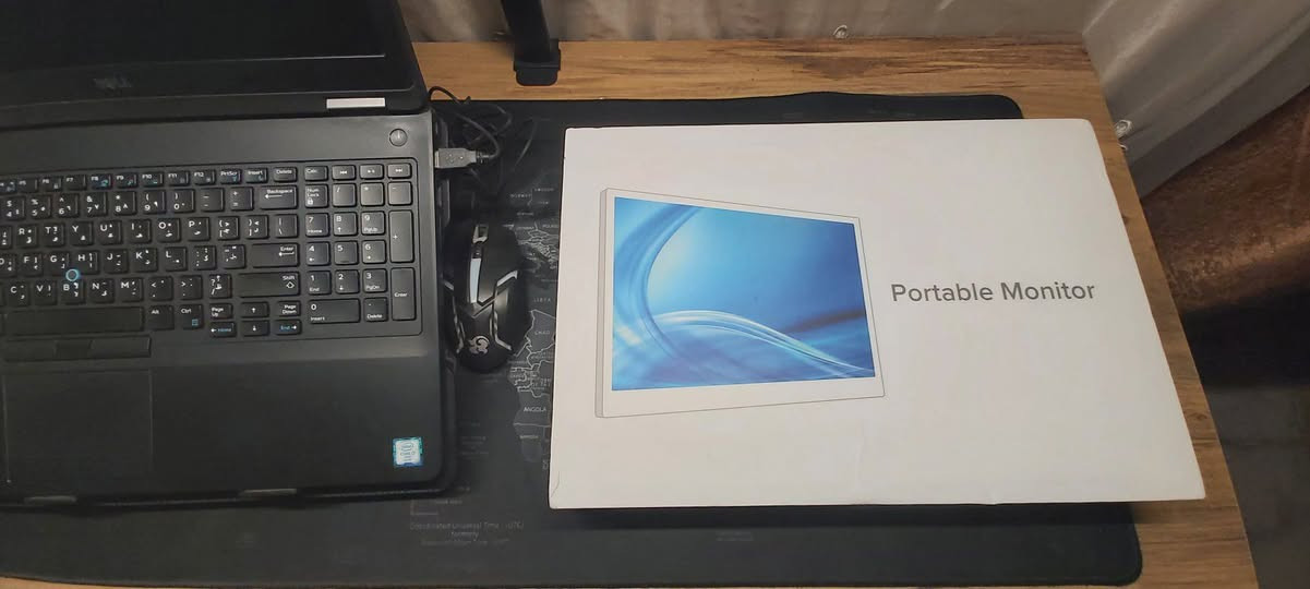 السلام عليكم 
UPERFECT UP15601-UP15606  شاشة مونتير LCD 16 بوصة 

- المواصفات الرئيسية:
- دقة 1920x1080 بيكسل
- نسبة العرض إلى الارتفاع 16:9
- استهلاك الطاقة:
    - التشغيل: 4.1 واط
    - الإيقاف: 0.3 واط
    - الاستعداد: 0.0 واط
- المميزات:
- شاشة LCD عالية الدقة
- تصميم نحيف وخفيف الوزن
- متوافق مع مختلف الأنظمة
- التفاصيل الفنية:
- تردد التحديث: 60 هرتز
- نوع التغذية: خارجي


**إذا كنت صاحب هذا الإعلان وتريد حذفه لأي سبب، رجاءا أرسل رسالة إلى الدعم الفني**