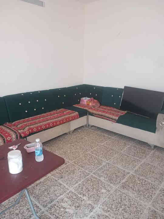 السلام عليكم متوفر لدينا قطعه ارض المساحه 600 متر معاهم بيت مبني جديد مساحه البيت 65 طاب وزراعي سنه 25 في منطقه الديوانم قرب شرطه الخامسه مجاور الري والبياع والمعالف وسويب من راعيها مباشر الكاع ركن على شارعين شارع ثمانيه راعيه مباشر يمي اي استفسار  *********** ابو مهيمن الدهمشي
