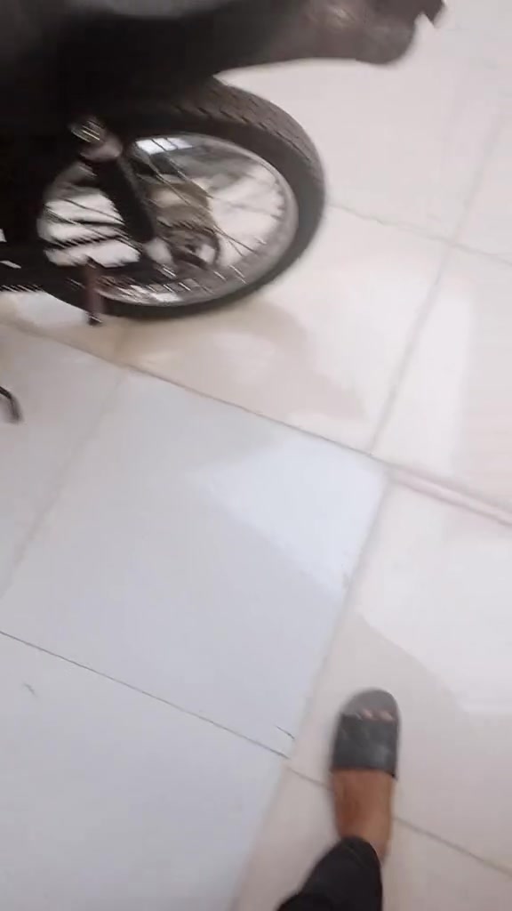 عمي دراجه البيع كلك مكفوله من كلشي ب450شراي خادم اله ياخذ ويروح يدلل❤️
***********
