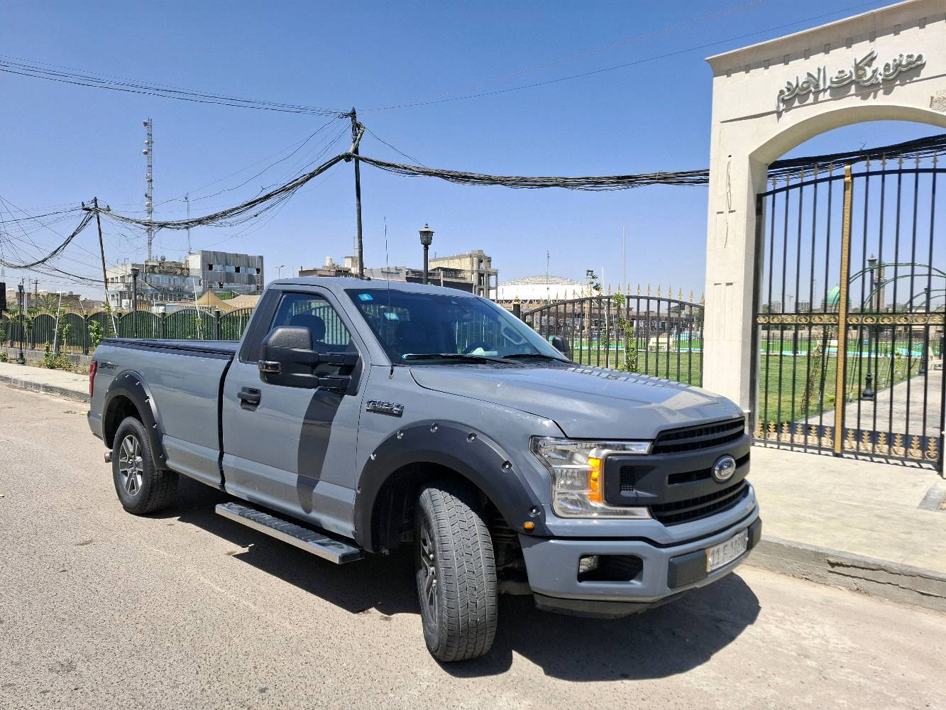 للبيع فورد F150 لون اسمنتي رقم بغداد باسمي ماشية ٢٩ الف  تك باب السيارة جديدة مشيها حالها حال الزيرو حادث كلش بسيط باللايت الايمن ومابيها صبغ بس بارد بخشم الجاملع الايمن مال حادث وبيها بارد خفيف بالبنيد وبالباب مال بدي الخلفي ... رقم الشاصي مرفع بالصور مع سنوية السيارة سعرها ١٥٥ ورقة وبيها مجال... مكانها بغداد حي الاعلام للاستفسار 009647733733771 ابو حسن والرقم بيه واتساب