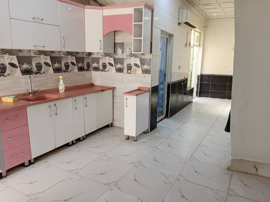 بيت رهن في نجف حي المكرمه قرب شارع طاقة وقرب جامع ابو فضل العباس مساحه ١٠٠متر تفاصيل بيت غرفة وصالة واستقبال مطبخ صحيات بناء جديد سعر رهن ٤٠ مليون مرجعت مكتب ابوحسنين العقار في نجف حي المكرمه قرب سواق ادم *********** النجف, العراق
