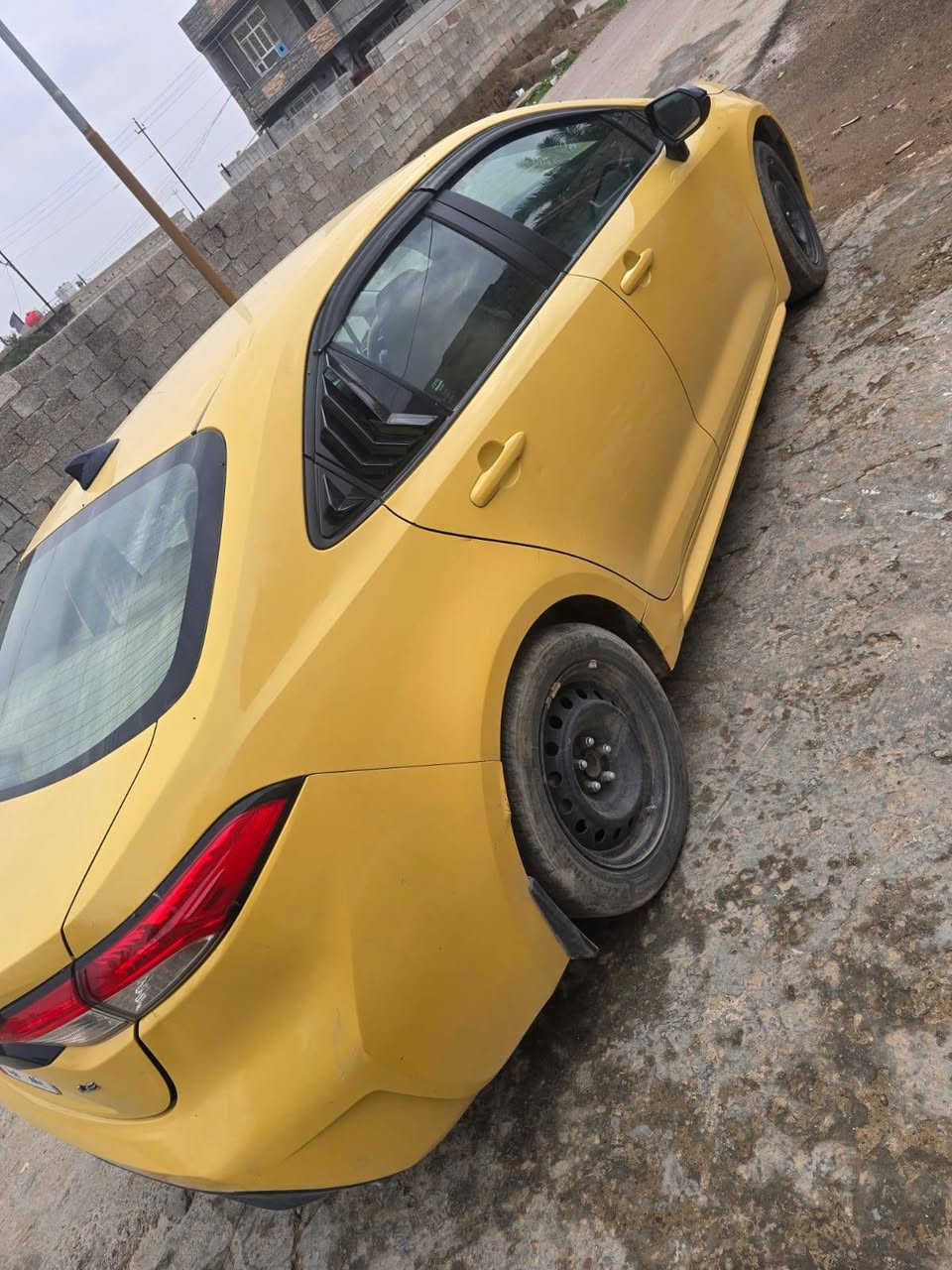 كورله ٢٢ وارد أمريكي بدون ايرباك
ماشيه ١٠٠ رقم بغداد بسمي مكاني ديالى غالبيه

*********** السعر ١٧٠ وبيه مجال
