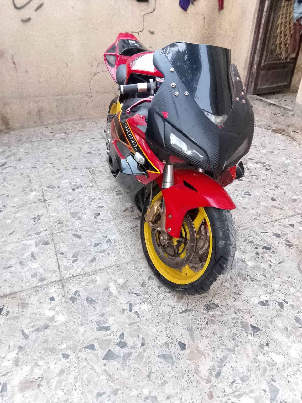 السلام عليكم شباب اقره تفصيل قبل ما تتصل وخيكم مو واحد يطب امسح المنشور باجر جايك  وجذب ما متوازي فدوه اروحلك  شباب دراجه مفتوحه شغل مضبوط مكينه مكفوله دراجه ار ار 1000 دراجه كفلك فقط مكينه وحتى بل مكاتبه كفله الك دراجه كاطعه نار فقط جنت تشتغل بس تخربط غسلته بعد ما شتغلت الله شاهد وبيعلك من باب البيت ومكينه مكفوله بس كاطعه نار دراجه سعره ١٣ ورقه مكاني كربلاء واليجيني وشراي ما رده ما عندك تخذه بلاش وتروح  رقمي***********
