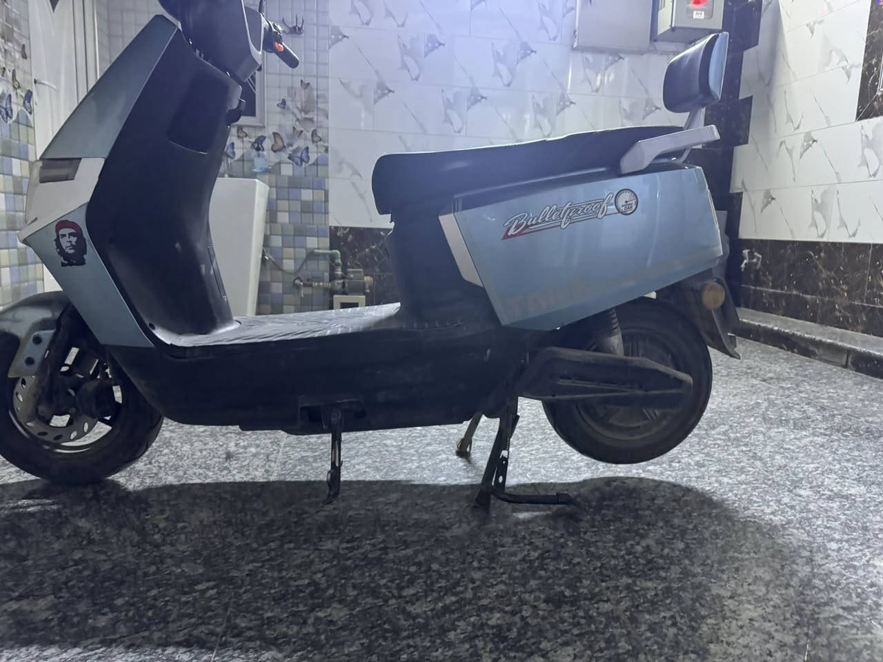 السلام عليكم عندي هذا الماطور شحن للبيع ٦بطاريات ماطور نضيف لاستفسار الاتصال على الرقم ***********
