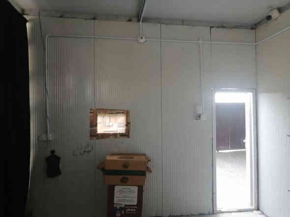 سلام عليكم عندي هاي الغرفه مال سندويش للبيع جام خانه وياه كامله
تقريبن الجداري ١٢ ارتفاع ٣ متر والسقفي ٧ قطع الطول ٧ متره ابيع شلع
***********
