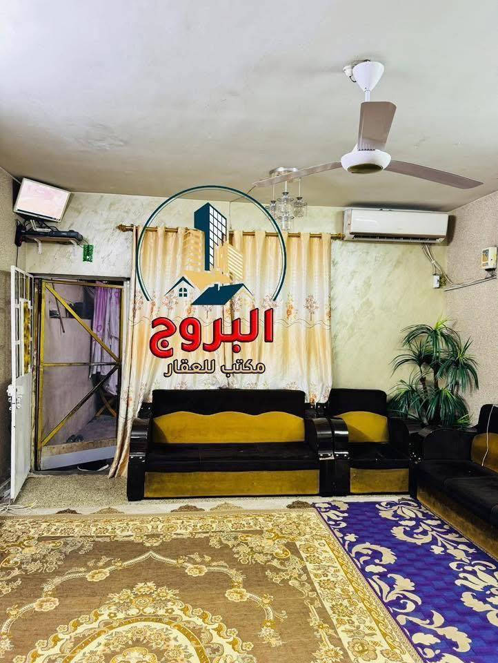 ⚜️  #للبيـــــــع في الـــــــــــدورة  ⚜️
🔴 دار سـكـــــــــني  //  #بســــــعر  مناسب

🔰 تفاصيل : العقار
🔰 المساحة : 100م 
🔰 الواجهة : 5م
🔰 النزال : 20م
🔰 طابقين :
🔰 الملكية : طـــــــــــابو  ملك  صـــــــــــرف
🔰 موقع  ممتاز وكافة  الخدمات  متوفرة 

🔴 طابق الاول 
كراج  +  صالة ضيوف   +  مطبخ    +  مناور   + 
صحيات  عدد  2  + غرف النوم  عدد  1

🔴 طابق الثاني
غرف النوم  عدد 2   +  بيتونة   +  سطح

⚠️ العنوان 
           بغداد  /  الدورة   /  منطقة  ابـــــــــودشير
قرب شارع  الصيرفة 
قرب تقاطع ماركت  خوخة 

_
إذا لم يناسبك هذا العقار، لدينا خيارات متنوعة 
تشمل منازل، وأراضٍ تناسب جميع الأذواق.
________

#لمعرفة ../    السعر #اكتــب   رقم   (  1  ) 
     
🟣👈  (   ليأتي  أليك  الرد  برسالة خاصة  📩   )
((  تعامل والتفاوض مع #صاحب  العقار   حصراً  ))

____________________
  زبائننا  الكرام بكم نرتقي ونتشرف بزيارتكم 
احصل على منزل أحلامك معنا، نحن مكتب عقاري 
موثوق ومتخصص في تلبية احتياجاتك السكنية
لاتتردد في زيارتنا او الاتصال بنا 
___________________________

للاستفسار أي سؤال ___________ الأتصال على 
الرقم 

( *********** )        
⁨
#دمتم__في__رعاية__الله
