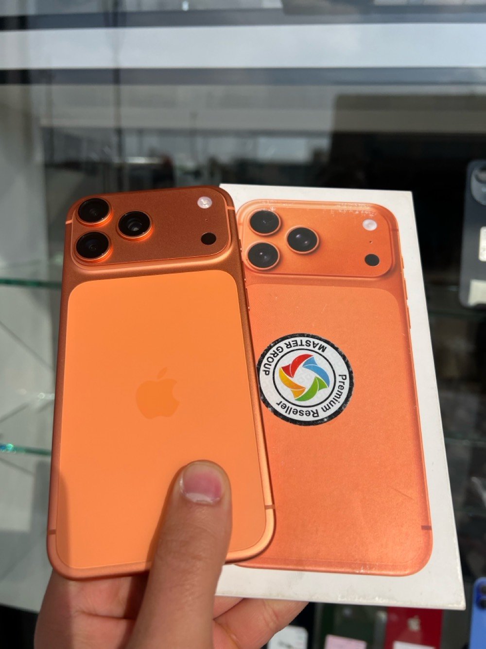 
ما هو موديل الجهاز بالتحديد؟: 
iP17 PRO MAX
ما هي سعة التخزين الداخلية للجهاز؟: 
256GB
هل يوجد ملحقات مرفقة مع الهاتف مثل الشاحن؟: 
نعم ملحقات كامله
أين يقع البائع لتسليم الجهاز؟: 
قضاء الفجر
هل يوجد ضمان متبقي على الجهاز؟: 
نعم ضمان ماستر سنه