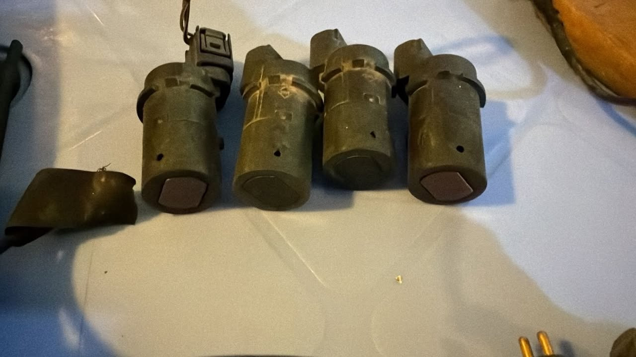 السلام عليكم غراض مال حاويه كلهن ب١٠٠ الف شلع الي تفيده مكاني بغداد ***********
