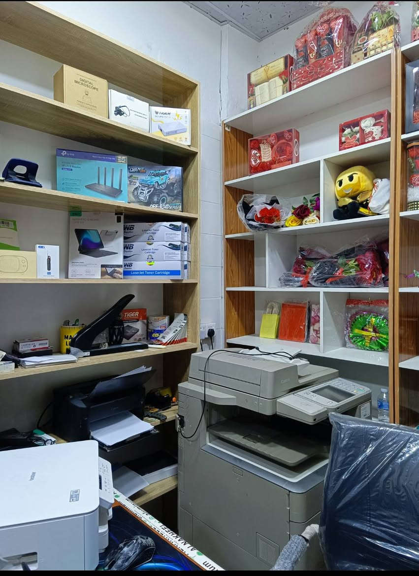 مكتبة للبيع لعدم التفرغ
مكتبة المهندس - سوق رضا الشارع العام - مقابل شارع المدارس 
-مكتبة كاملة ومجهزة من قرطاسية وبضاعة 
- طابعة كبيرة للملازم
 - طابعة صغيرة للاستنساخ 
-  طابعة صور معاملات 
- رفوف كاملة وميز وكرسي كما موضح بالصور
- جهاز بيع رصيد ورقي
لمعرفة تفاصيل اكثر التواصل خاص او على الرقم 
***********
