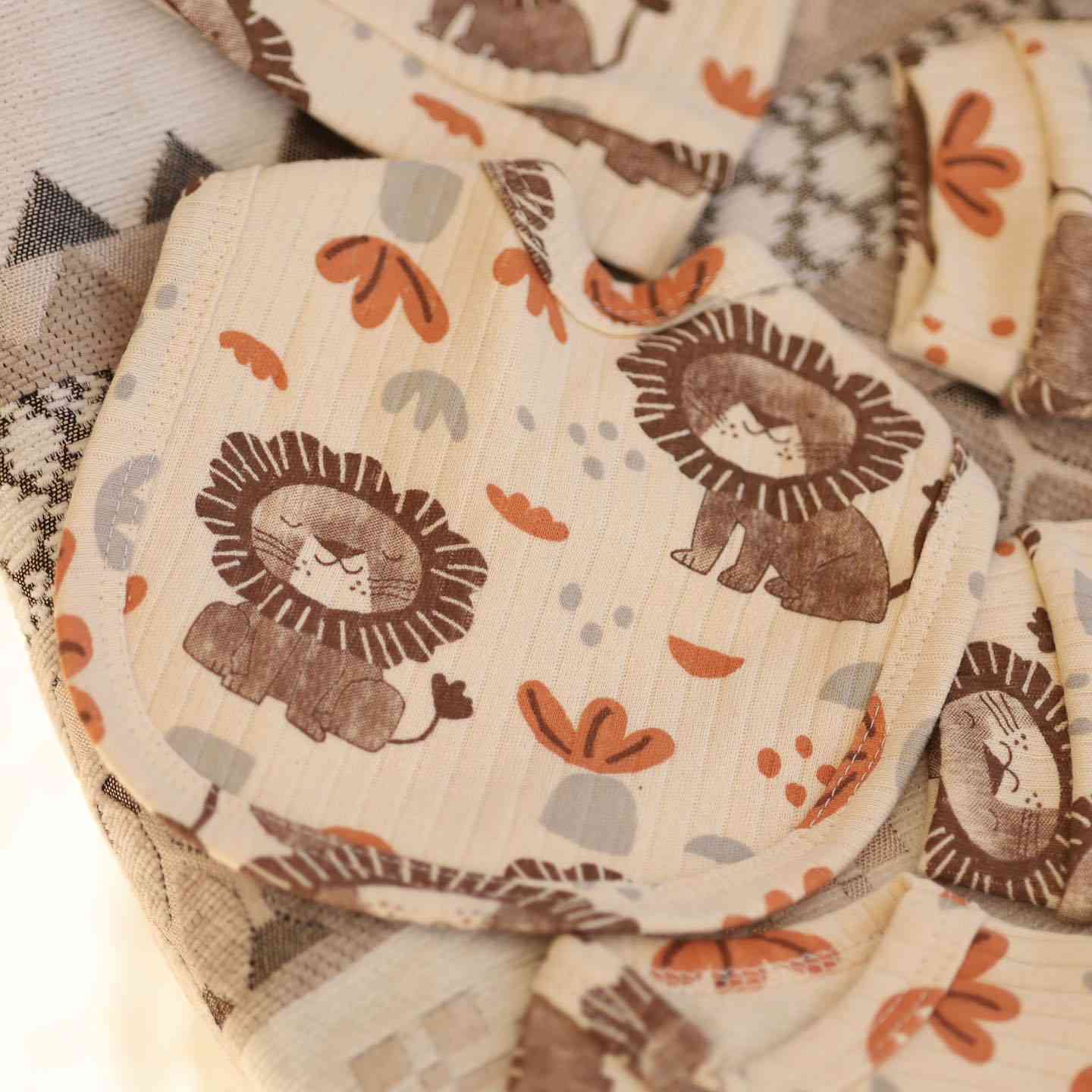 سيت قطني ناعم مؤلف من سبع قطع                                     القياسات المتوفرة من عمر (يوم-سنة)                                 يوجد توصيل لجميع محافظات العراق                                   السعر 23.000                                                    للإستفسار ***********#اطفال #ملابس #شتوي #ناعمة #ترندات
