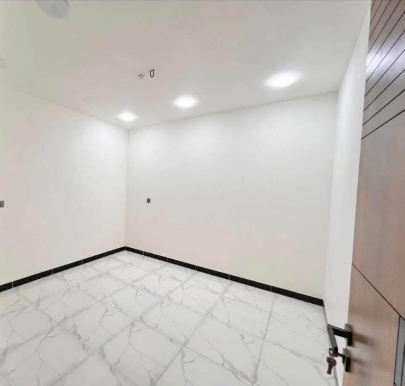 تحية طيبة
شقق زيرو للإيجار 

📍 الموقع: الكرادة خارج – قرب كنيسة مريم العذراء

متوفر

• غرفة وصالة

• غرفتين وصالة

✨ مواصفات البناية:

▪️ بناء حديث VIP

▪️ شقق زيرو (أول سكن)

▪️ مطابخ مجهزة بـ كاونترات

▪️ مصعد شغال 24 ساعة

▪️ مناسب (عوائل - موظفين - مغتربين)

📞 للاستفسار والحجز: مع صاحب البناية 

***********
