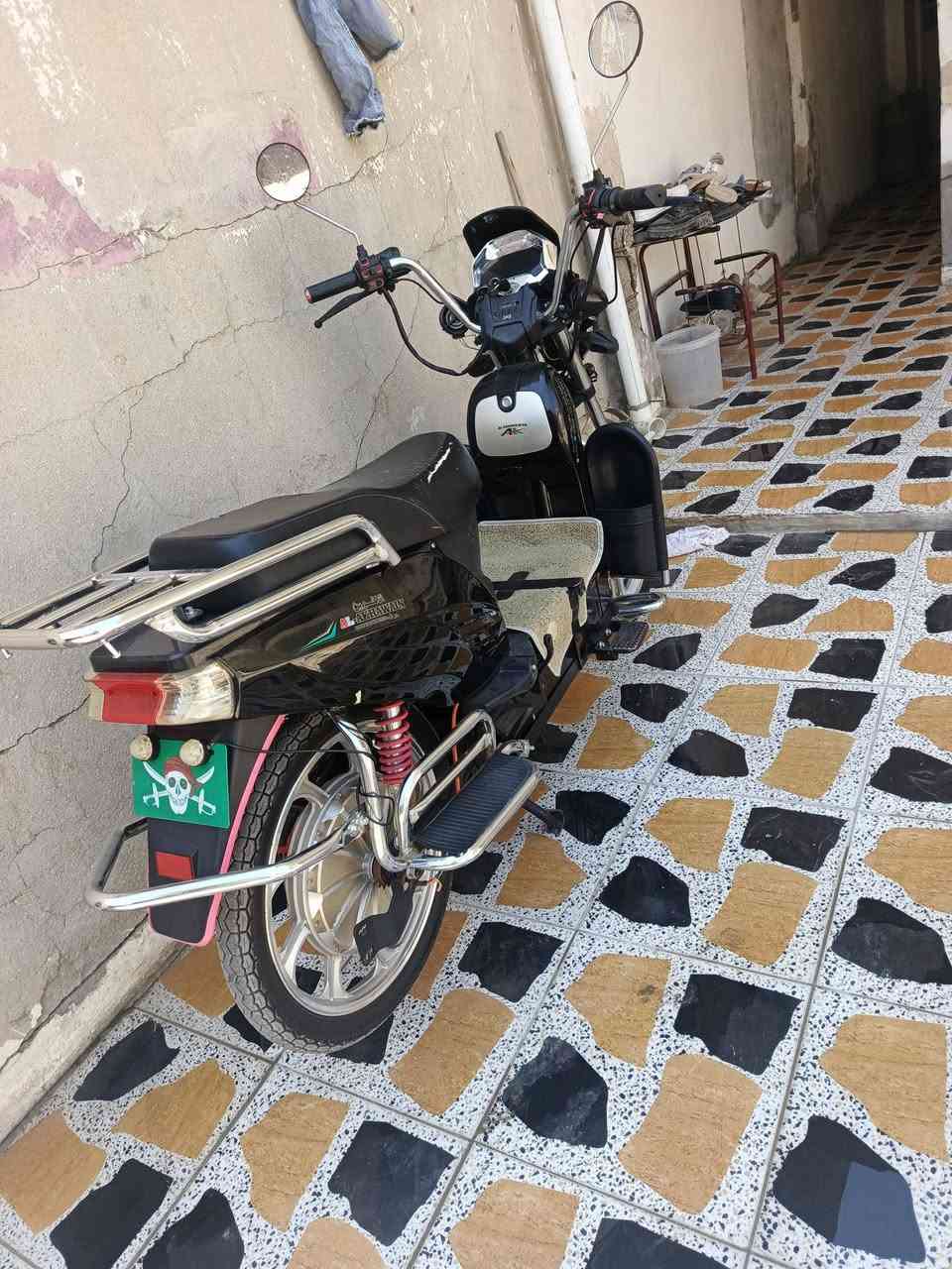 السلام عليكم لبيع بس كشر بطاريلت تعبانه ولباسكل كله شغال
ريمونات سويجتات قفله قفل ٢٠٠الف مكاني رمادي رقمي ***********
