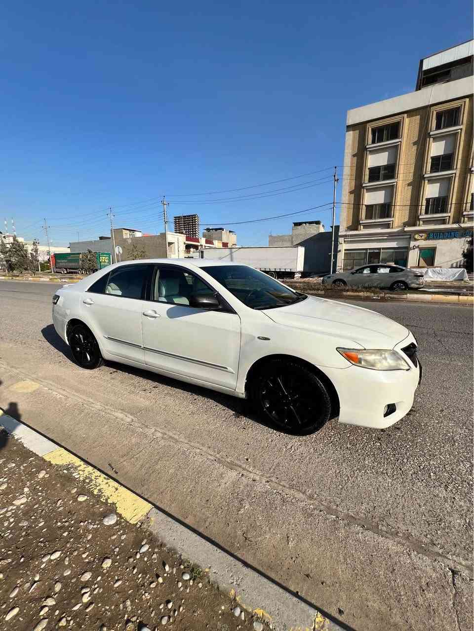 کامری بۆ فرۆشتن مۆدێل ٢٠١٠ حیزام نییە بە حیزام دەفرۆشم بێ ناوگرتن بێ لێدران تەنها بەدەنەکەی ناوەراستی گرتووە باقی لێدرانی نییە مەکینەی تۆزێک بوخاری هەیە سەقفەکەی بە قەدەر بستێک بە پانایاتی کارتە سبوخی هەلساوە با ناو کردن بە شەرت سەنەوی بە سەر چووە  *********** أربيل, العراق
