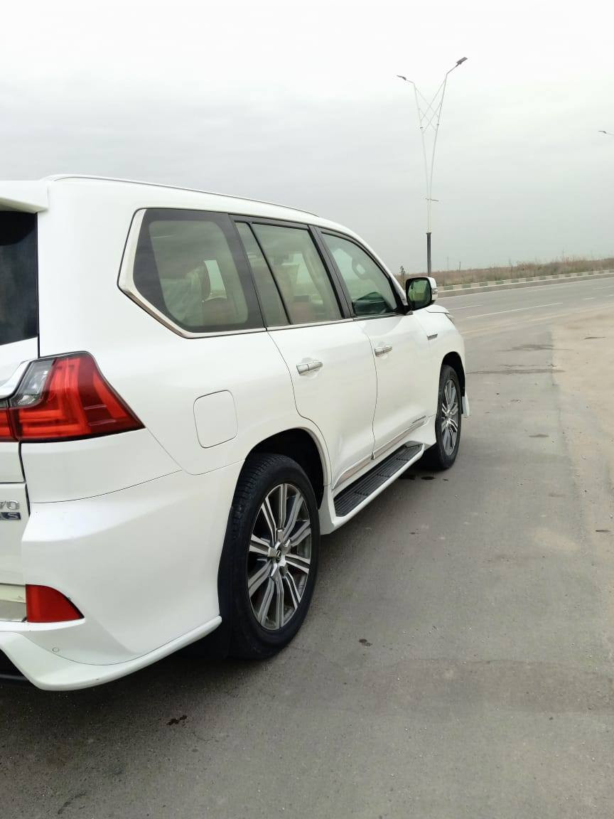 السلام عليكم للبيع لكزز 2017 مكفوله كفاله عامه ماشيه 100 رقم بغداد والسياره كلش نضيفه احسن من الصور وما متعوبه السياره من تاخذها ما تصرف عليها الف فول مواصفات السعر 625 وبيها مجال حق الجيه مكان السياره الناصريه الستفسار كامل انتصل على الرقم ***********
