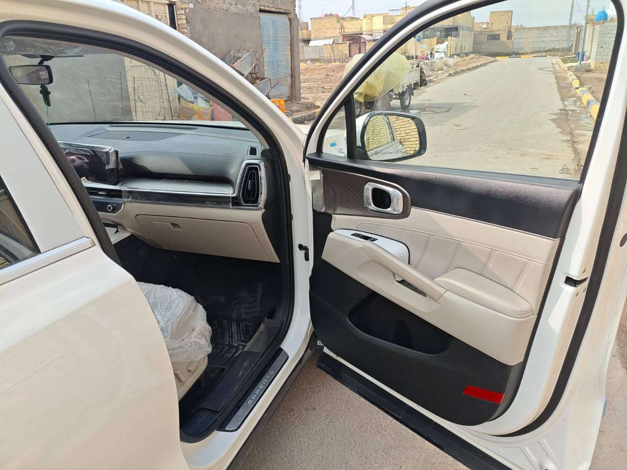 السلام عليكم سورنتو للبيع ماشيه ٨ الف
خليجيه كفاله سعره ٣٣٠ 
***********
