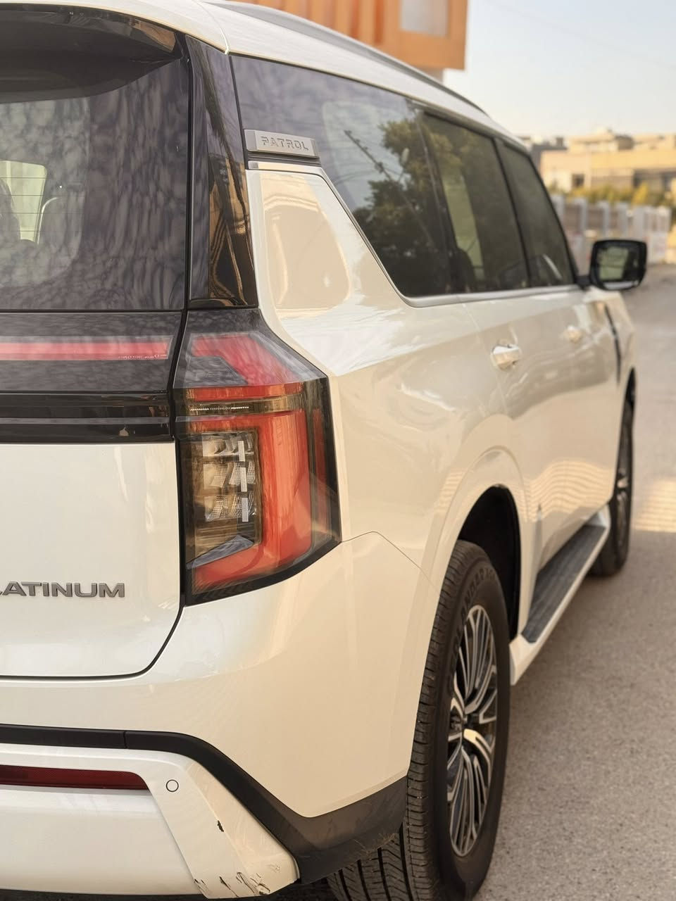 السلام عليكم 

عندي نيسان باترول موديل 2025 بلاتينيوم رقم بغداد  وبعدها بالضمان..

السيارة ماشية 27الف مكفولة كفالة عامة من كلشي حتى الشخط والبارد فول فول .. واعلى مواصفات بالباترول..

شاشة 28 انج..

داخل جلد وكشنات تدفئة وتبريد ومساج و تحكم كهرباء كامل وميموري خزن لوضعيت السائق والمقود..

شاشات خلفية عدد 2...

بانورما..

كامرات 360 درجة بالاضافة الى حساسات امامامية وخلفية..

رادارات امامية وخلفية وجانبية..

كير دكم ونظام فورويل متكامل 8 وضعيات..

اتوهولد ومانع تزحلك..

ثلاجة ..

مناخات مختلفة للسيارة امامية وخلفية..

محرك 6 سلندر تنفس طبيعي..

التحكم بالمقود كامل ومتغيير حسب الحاجة..

اكيد بصمة وهاندبريك دكمة..

دوسة بلادية..

وبعد بيها كلش هواي مواصفات..

اللايتات الامامية والخلفية لد وزنون..

السيارة استلام زيرو وضمان شركة السور ..

مكان سياره بغداد حي جهاد 

***********
