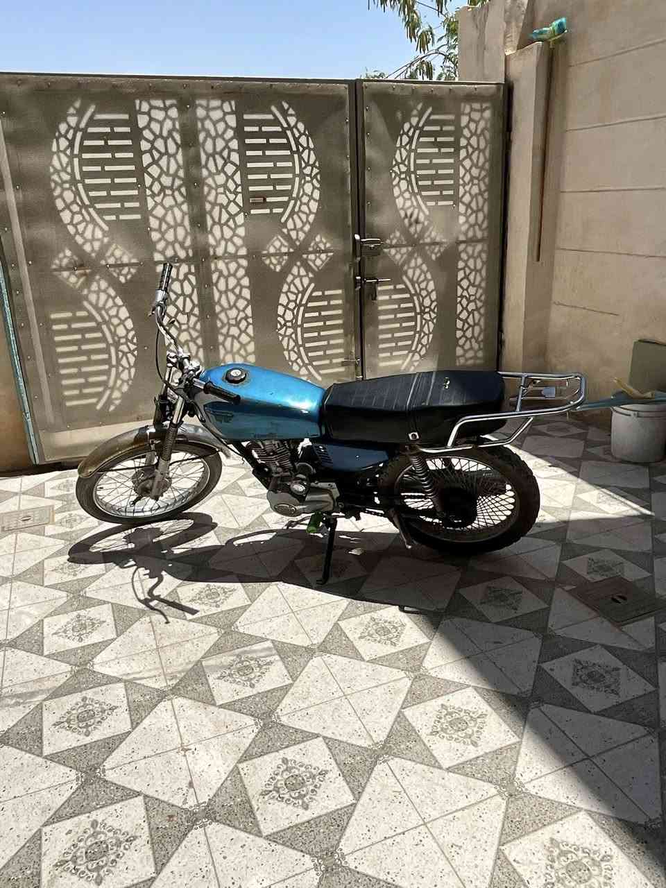سلام عليكم دراجه للبيع نامه نضيفه كلشي ماعايزها سعره 250 بيها مجال ***********
