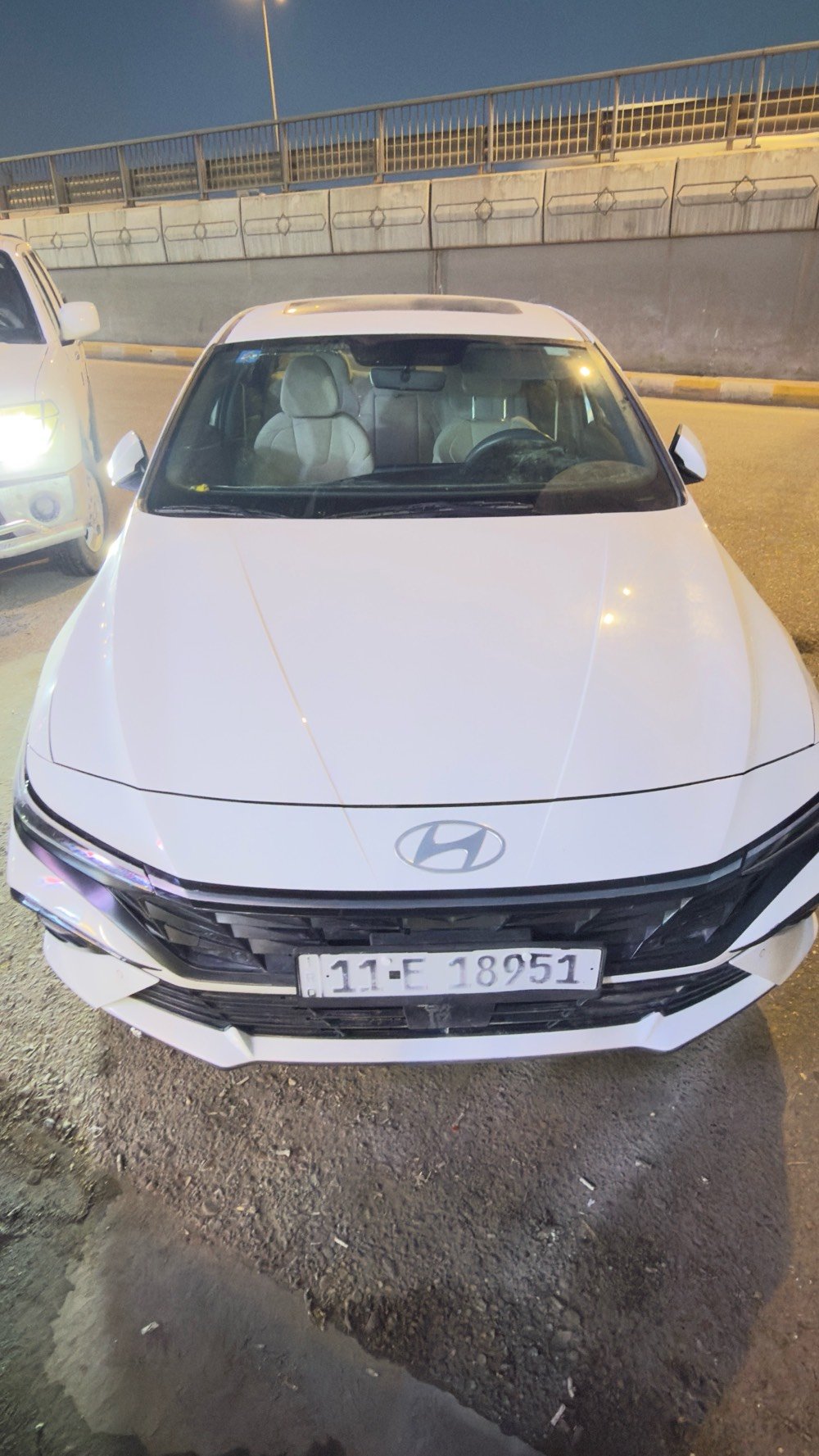 عندي سيارة هيونداي إلنترا 2020 للبيع، لونها أبيض وحالتها العامة جيدة جداً باستثناء بعض الخدوش الطفيفة على الهيكل الخارجي. السيارة مريحة واقتصادية في الوقود، ومناسبة للاستخدام اليومي في المدينة.

إذا حاب تعرف المزيد أو تشوف السيارة بنفسك تواصل معي.